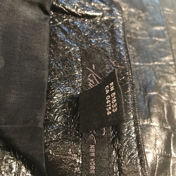 ⚡️Kenneth Cole: Embossed Leather (?) Pencil Skirt - Picture 6 of 7